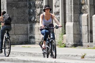 Jennifer Lawrence feet photo thumbnail