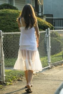 Katie Holmes feet photo thumbnail