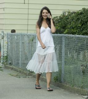 Katie Holmes feet photo thumbnail