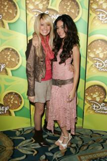 Vanessa Hudgens feet photo thumbnail