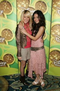 Vanessa Hudgens feet photo thumbnail