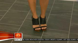 Vanessa Hudgens feet photo thumbnail