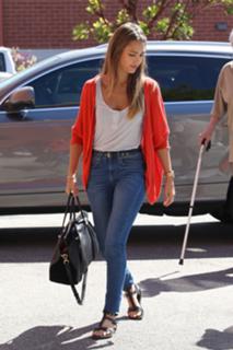 Jessica Alba feet photo thumbnail