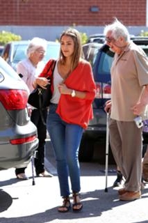 Jessica Alba feet photo thumbnail