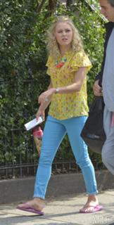 AnnaSophia Robb feet photo thumbnail