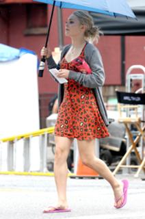 AnnaSophia Robb feet photo thumbnail