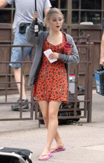AnnaSophia Robb feet photo thumbnail