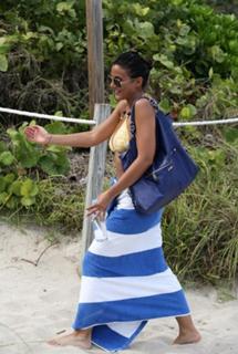 Emmanuelle Chriqui feet photo thumbnail