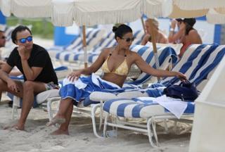 Emmanuelle Chriqui feet photo thumbnail