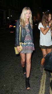Laura Whitmore feet photo thumbnail