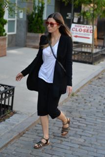Jessica Biel feet photo thumbnail