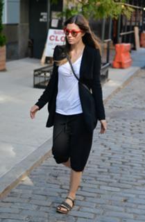 Jessica Biel feet photo thumbnail