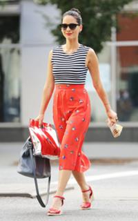 Olivia Munn feet photo thumbnail