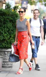 Olivia Munn feet photo thumbnail