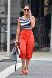 Olivia Munn feet photo thumbnail
