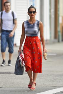 Olivia Munn feet photo thumbnail