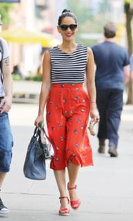 Olivia Munn feet photo thumbnail