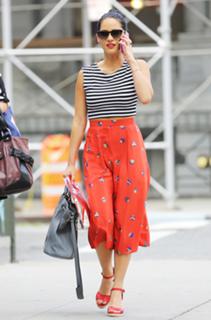 Olivia Munn feet photo thumbnail