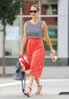 Olivia Munn feet photo thumbnail