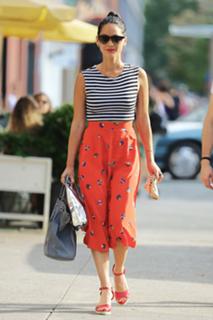 Olivia Munn feet photo thumbnail
