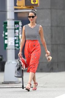 Olivia Munn feet photo thumbnail
