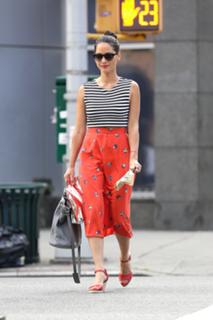 Olivia Munn feet photo thumbnail