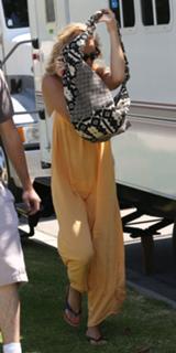 Kate Hudson feet photo thumbnail