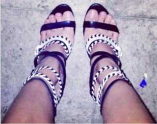 Juliana Salimeni feet photo thumbnail