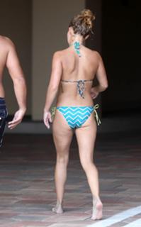 Hayden Panettiere feet photo thumbnail