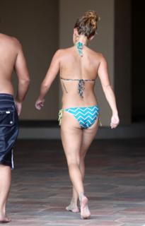 Hayden Panettiere feet photo thumbnail