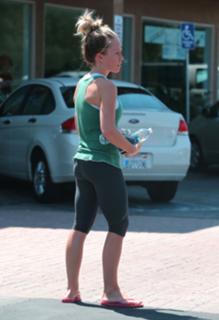Kendra Wilkinson feet photo thumbnail