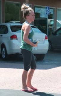 Kendra Wilkinson feet photo thumbnail