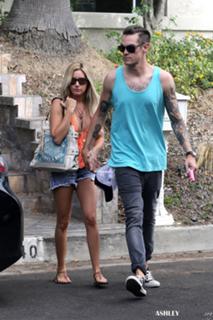 Ashley Tisdale feet photo thumbnail