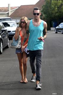 Ashley Tisdale feet photo thumbnail