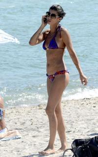 Elisabetta Canalis feet photo thumbnail