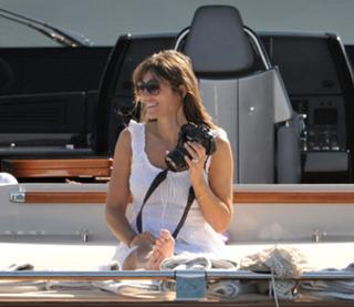 Elizabeth Hurley feet photo thumbnail