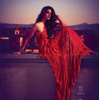 Sonam Kapoor feet photo thumbnail