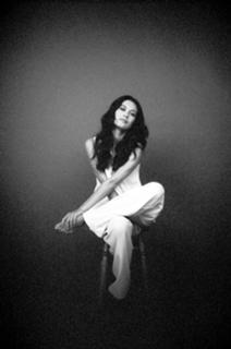 Olga Kurylenko feet photo thumbnail