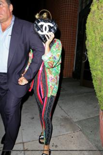 Miley Cyrus feet photo thumbnail