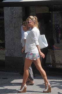Michelle Hunziker feet photo thumbnail
