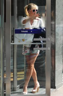 Michelle Hunziker feet photo thumbnail
