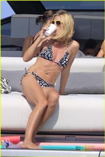 Heidi Klum feet photo thumbnail