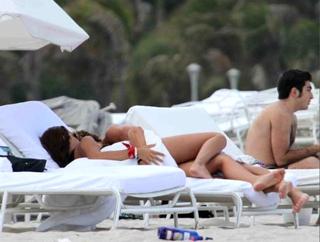Zaira Nara feet photo thumbnail