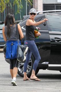 Charlize Theron feet photo thumbnail