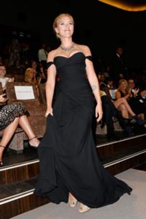 Scarlett Johansson feet photo thumbnail