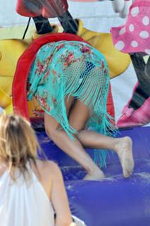 Jessica Alba feet photo thumbnail