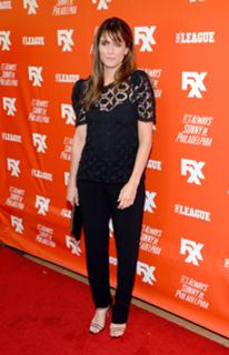 Amanda Peet feet photo thumbnail