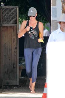 Charlize Theron feet photo thumbnail