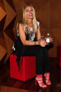 Adriane Galisteu feet photo thumbnail