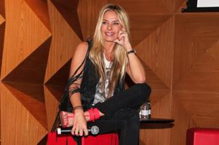 Adriane Galisteu feet photo thumbnail